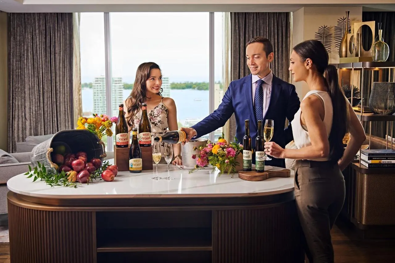 Отель The Ritz-Carlton, Торонто