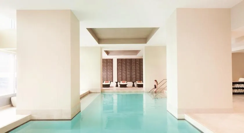 Отель The Ritz-Carlton, Торонто