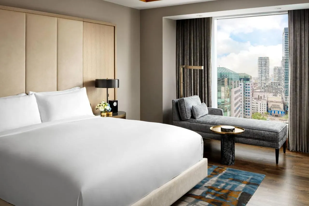 Отель The Ritz-Carlton, Торонто