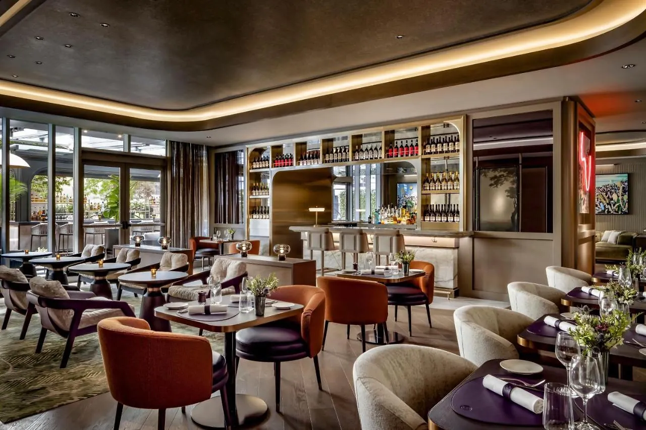 Отель The Ritz-Carlton, Торонто