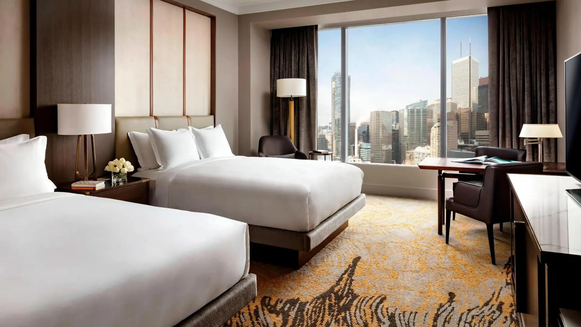 Отель The Ritz-Carlton, Торонто