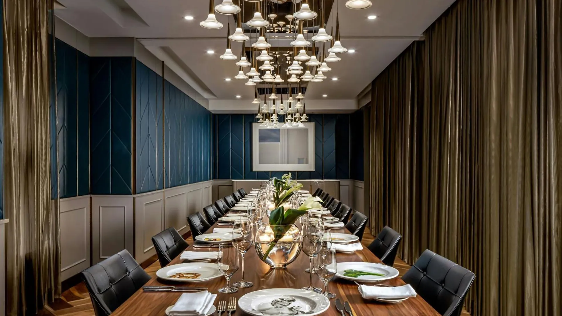 Отель The Ritz-Carlton, Торонто