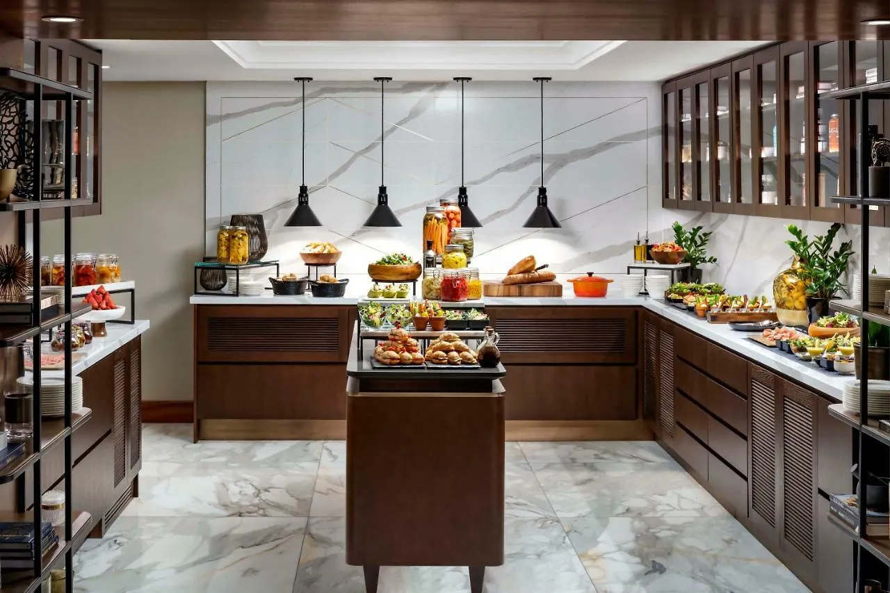 Отель The Ritz-Carlton, Торонто
