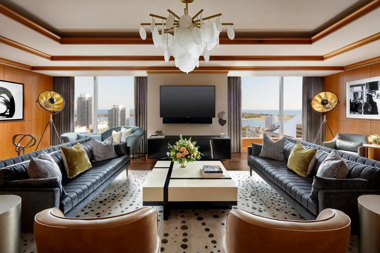 Отель The Ritz-Carlton, Торонто